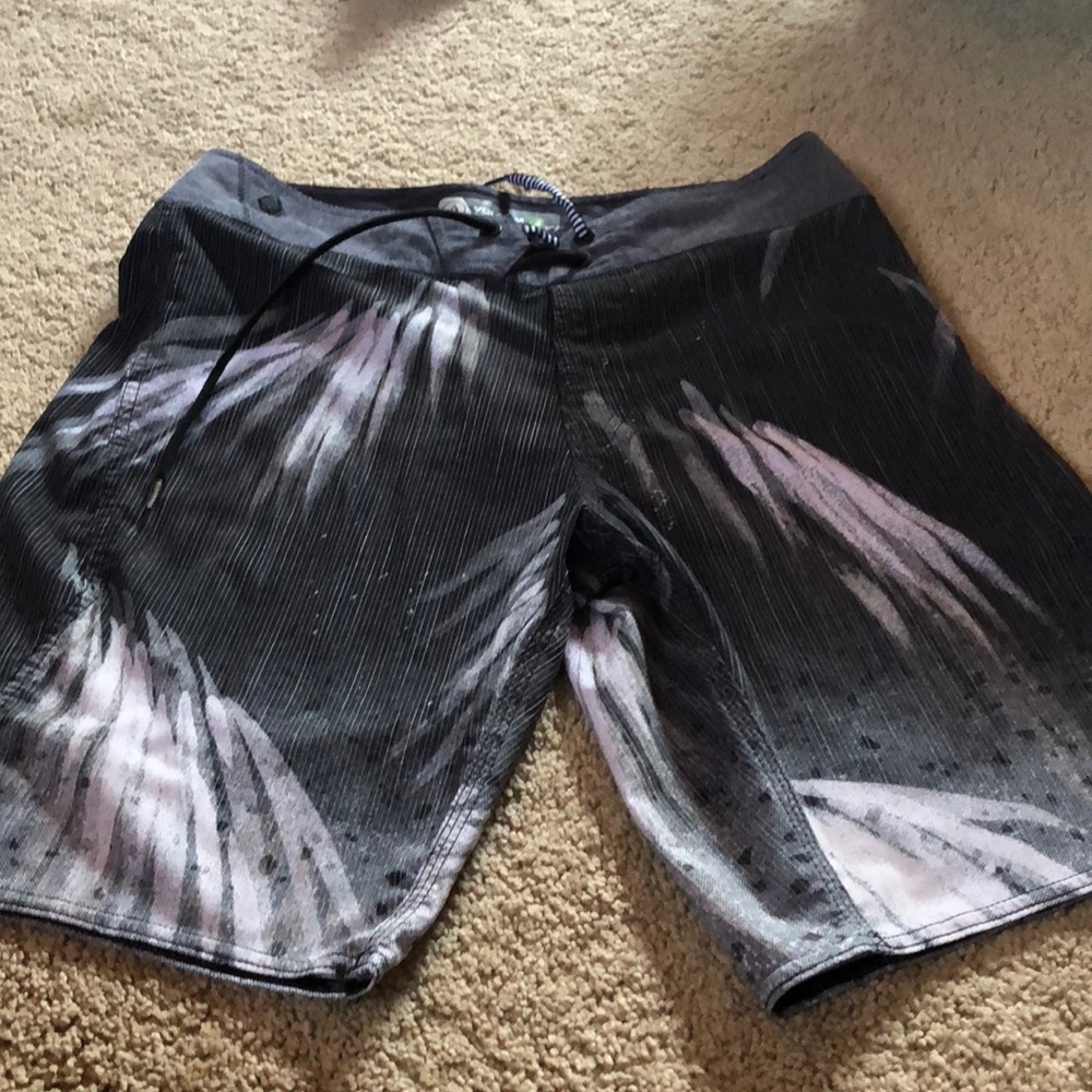 EUC Men’s VOLCOM mod tech boardies size 30